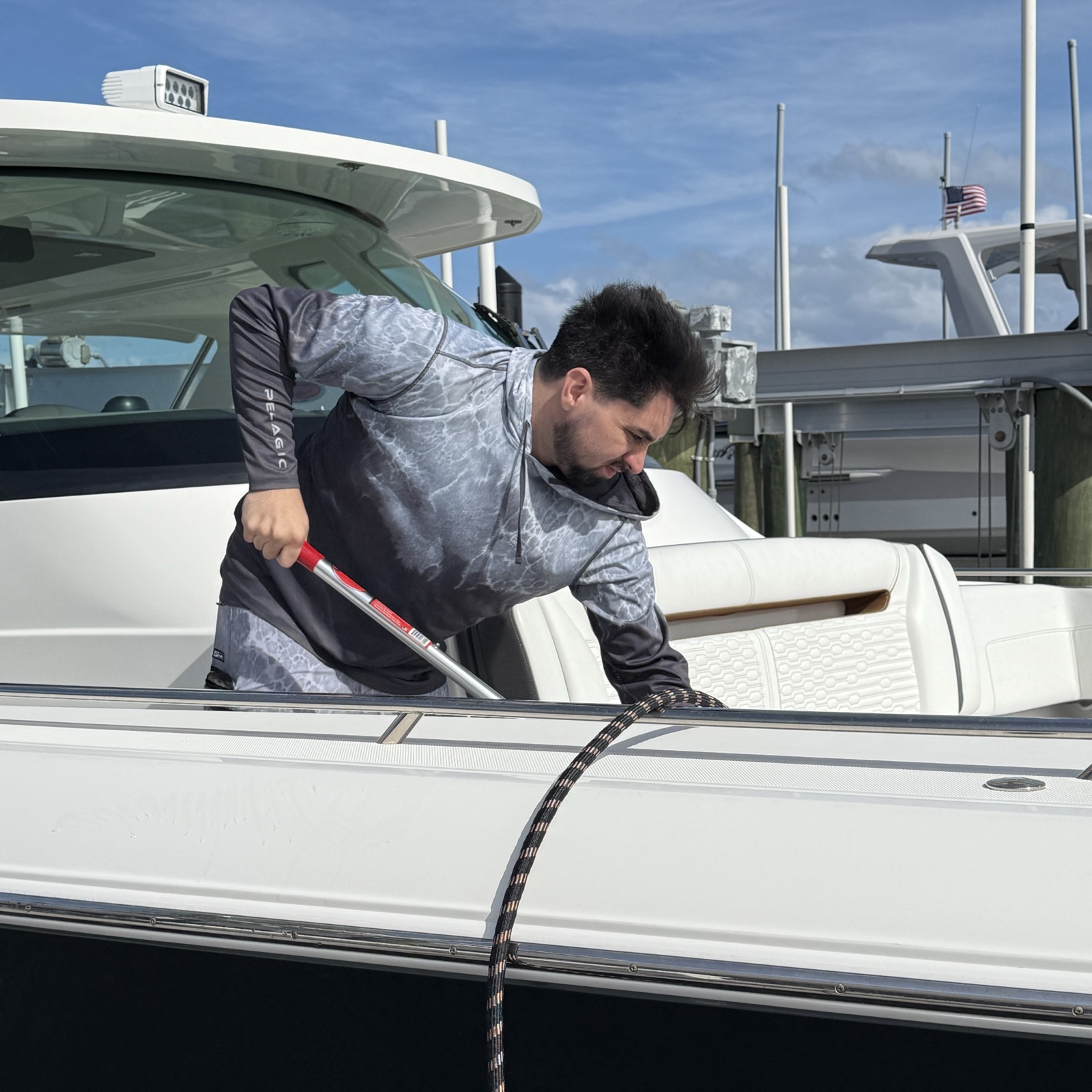Mobile boat detailing at the dock
