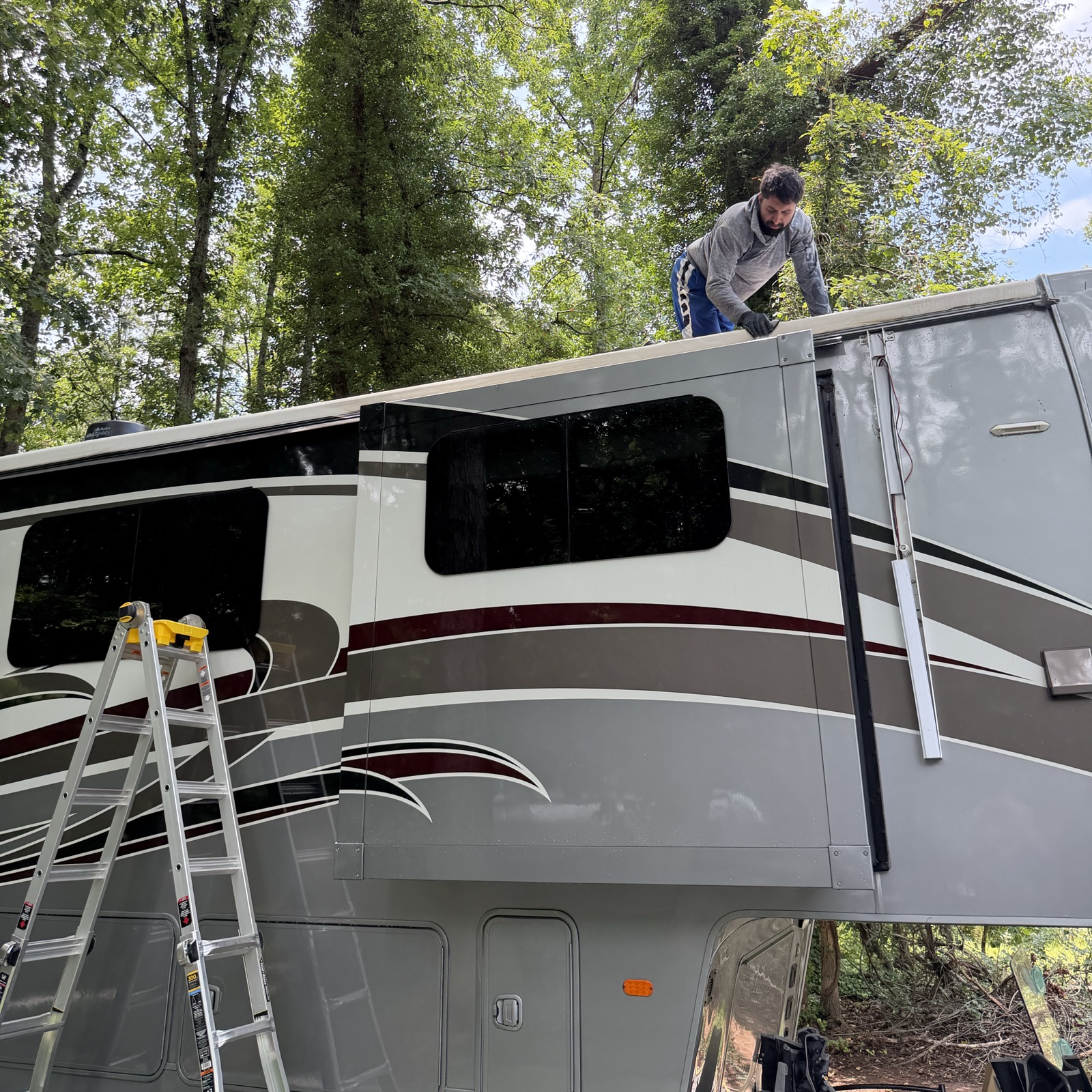 RV detailing on site
